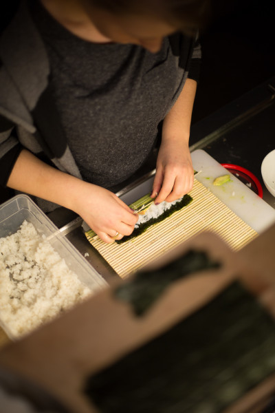 making-sushi-1955