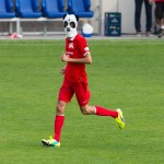 Rapper Cro spielt Fussball